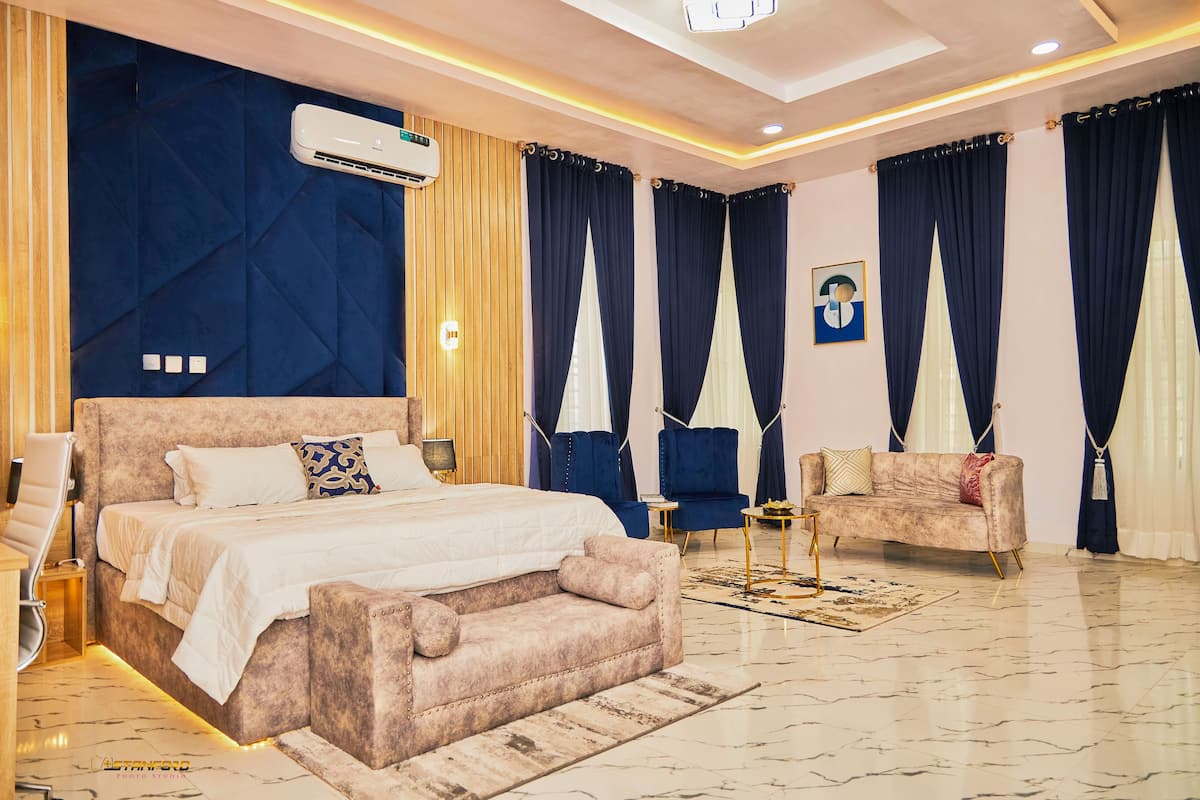 Executive Room | Desk, laptop workspace, free WiFi, bed sheets