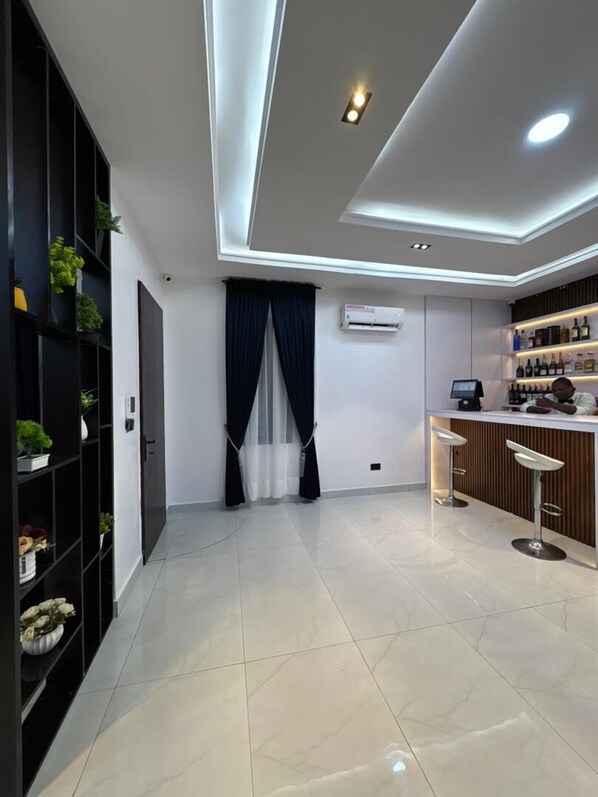 Restaurant - DELIZ HOMES AND HOTEL (Lekki)