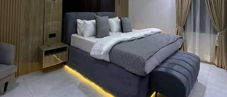 Executive Room | Desk, laptop workspace, free WiFi, bed sheets
