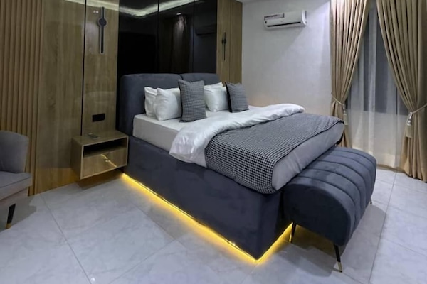 Executive Room | Desk, laptop workspace, free WiFi, bed sheets