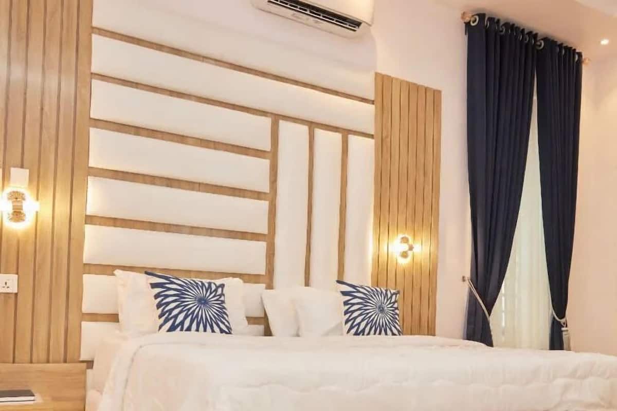 Superior Room | Desk, laptop workspace, free WiFi, bed sheets