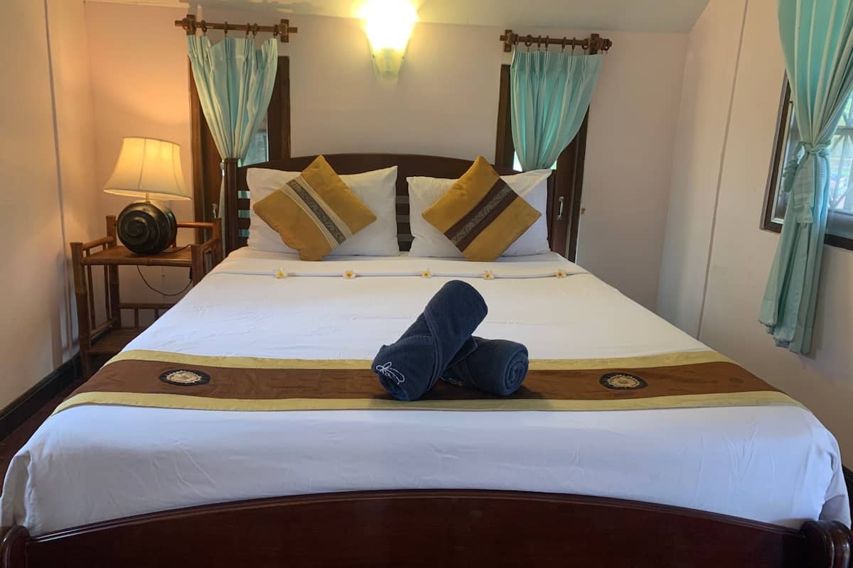 Bungalow Garden View | Free WiFi, bed sheets
