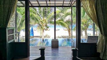 Beach access 2BR with Private Pool | Wi-Fi gratis dan seprai linen