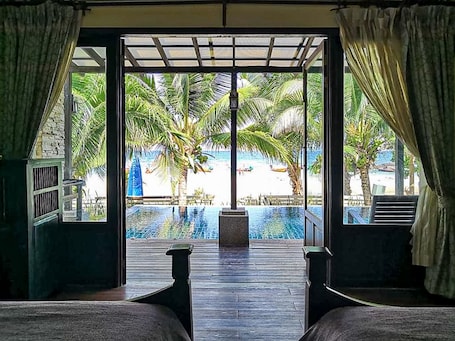 Beach access 2BR with Private Pool | Free WiFi, bed sheets