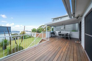 Outdoor dining - Seahorse Hyams Beach (Hyams Beach)