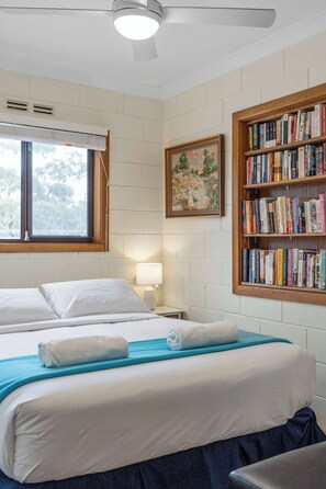 4 bedrooms, WiFi, bed sheets