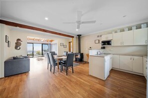 Interior - Seahorse Hyams Beach (Hyams Beach)