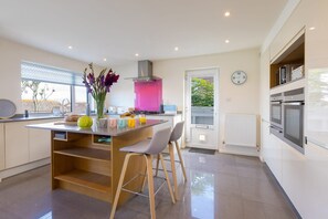 Fridge, dishwasher, electric kettle, toaster - Secret Beach (St Ives)