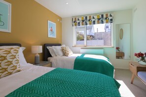 3 bedrooms, individually decorated, individually furnished, free WiFi - Secret Beach (St Ives)