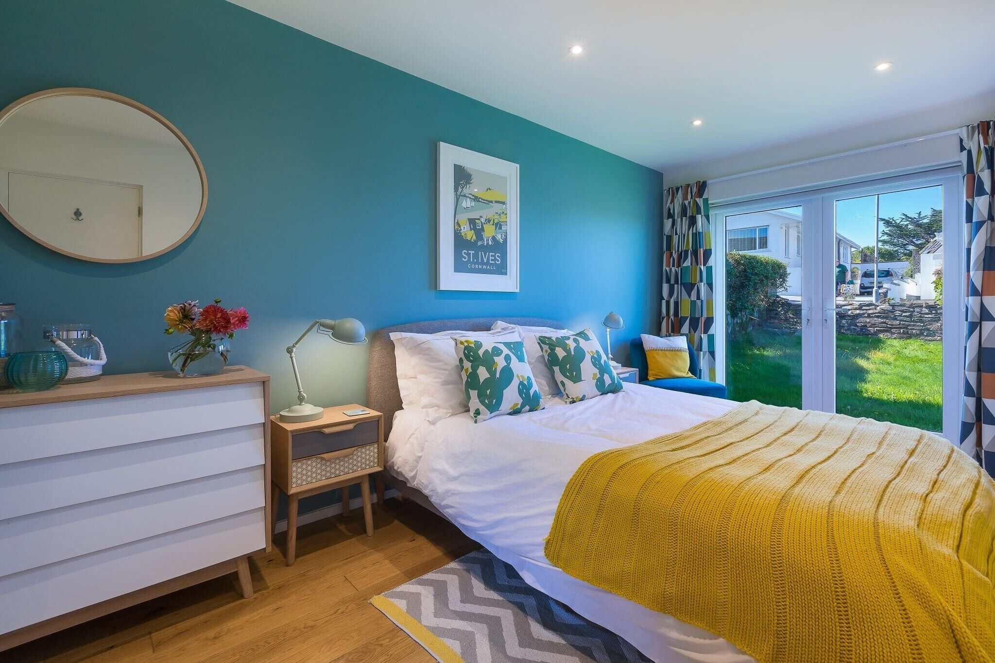 3 habitaciones, decoración personalizada y muebles diferentes 