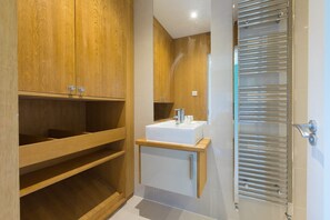 Shower - Secret Beach (St Ives)