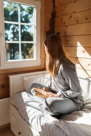 1 bedroom, bed sheets