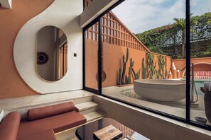 Grand 1 Bedroom Villa with Private Pool & Bathtub | 1 間臥室、高級寢具、迷你吧、客房內保險箱