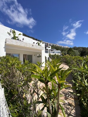 Property grounds - Villa with swimming pool and directly by the sea on the Rte des Sanguinaires (Ajaccio)