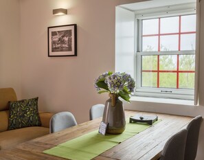 Dining - Stylish 1 Bedroom Stone House On Ocean Front - São Jorge, Azores (Bela Lua) (Calheta)
