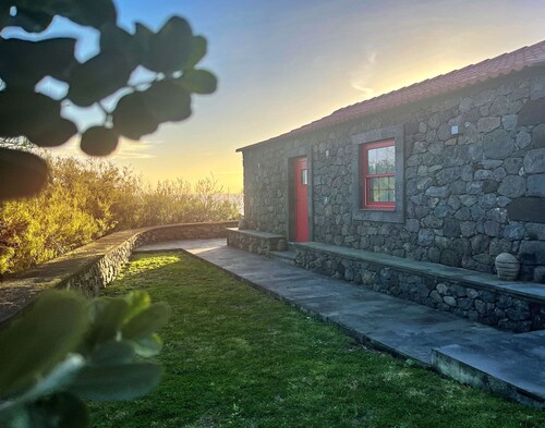 Stylish 1 Bedroom Stone House On Ocean Front - São Jorge, Azores (Bela Lua)