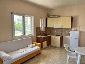 Family Apartment, 1 Bedroom, Kitchen, Oceanfront | Living area