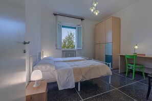 2 dormitorios, tabla de planchar con plancha, wifi y ropa de cama
