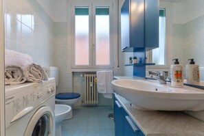 Doccia, asciugacapelli, bidet