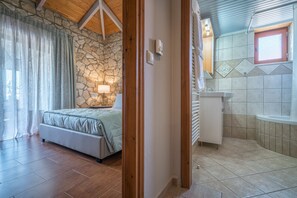 4 bedrooms, in-room safe, iron/ironing board, travel cot