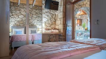 4 bedrooms, in-room safe, iron/ironing board, travel crib