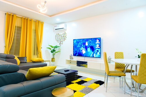 Furnished 4 Bedroom Apart - 24Hrs Elect/WIFI/Security