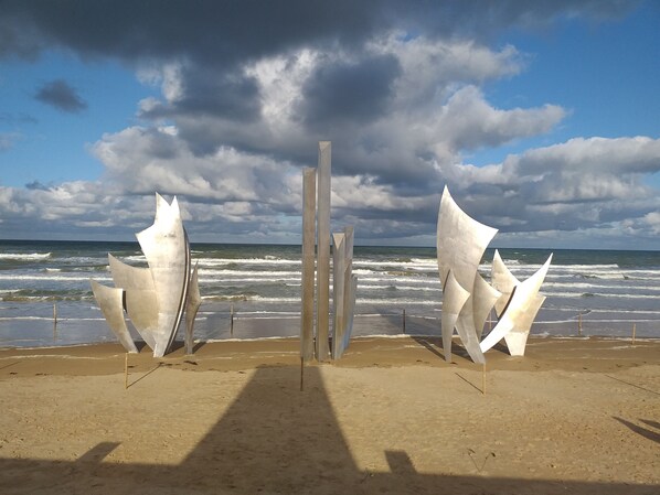 Beach nearby - House in the heart of an orchard, 2 minutes from Omaha beach (Colleville-sur-Mer)