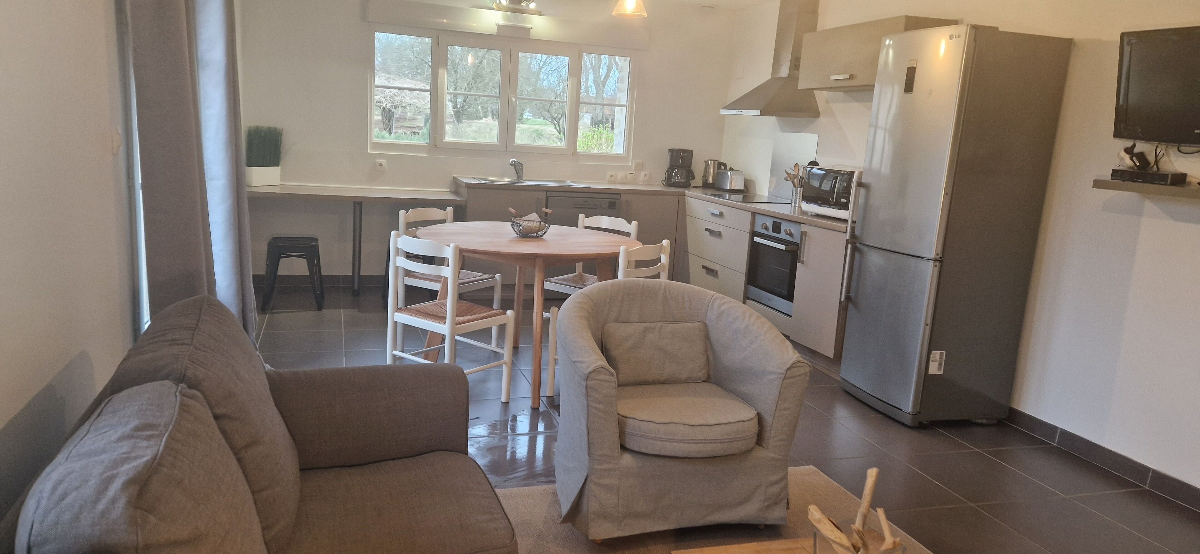 Télévision, cheminée, jeux vidéo