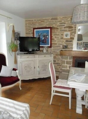 Télévision, cheminée