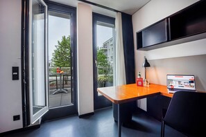 Apartment M - King bed and terrace | Tiện nghi tại phòng