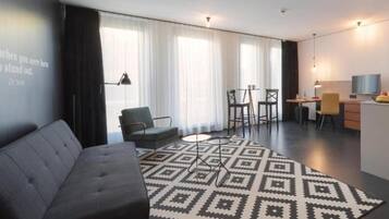 Apartment XL - King bed | Hypo-allergenic bedding available, desk, laptop workspace, cribs (free)