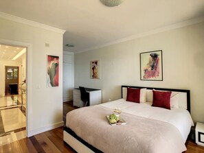 2 bedrooms, iron/ironing board, travel cot, free WiFi