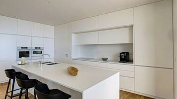 冰箱、微波炉、烤箱、炉灶