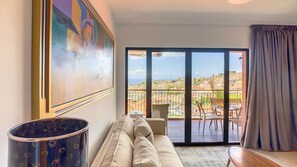 Unclassified image, 3 of 26, button