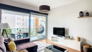 TV - Alameda Apartment by LovelyStay (Funchal)