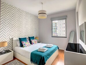 2 bedrooms, iron/ironing board, travel cot, free WiFi - Alameda Apartment by LovelyStay (Funchal)