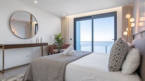 3 Schlafzimmer, Schreibtisch, Bügeleisen/Bügelbrett, Reisekinderbett