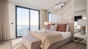 3 bedrooms, desk, iron/ironing board, travel crib