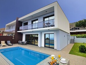 Outdoor pool - Evoque Villa by LovelyStay (Arco Da Calheta)