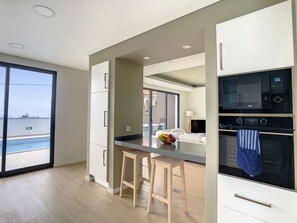 Fridge, microwave, oven, stovetop - Evoque Villa by LovelyStay (Arco Da Calheta)