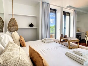 4 slaapkamers, een strijkplank/strijkijzer, gratis wifi, beddengoed