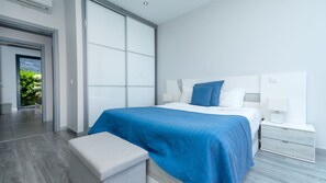 3 bedrooms, iron/ironing board, travel cot, free WiFi - Villa Stella by LovelyStay (Arco Da Calheta)