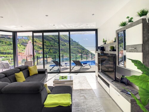 Villa Stella by LovelyStay