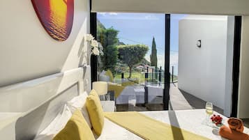 3 bedrooms, iron/ironing board, travel crib, free WiFi