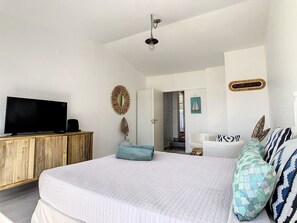 3 bedrooms, iron/ironing board, travel cot, free WiFi