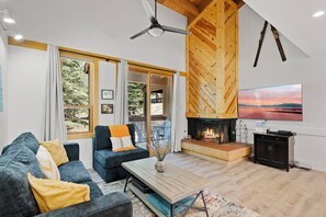 Smart TV y chimenea