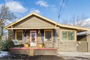 Exterior - NW Hawthorne | 2 Bed, 1 Bath (Bend)