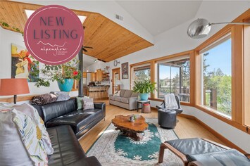 NW Elmwood Gorgeous Views  Bend OR Vacation Home, Sleeps 6