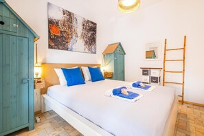 3 bedrooms, iron/ironing board, free WiFi, bed sheets