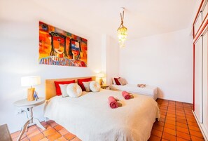 3 bedrooms, iron/ironing board, free WiFi, bed sheets